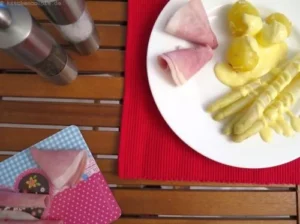 Spargel mit Sauce Hollandaise