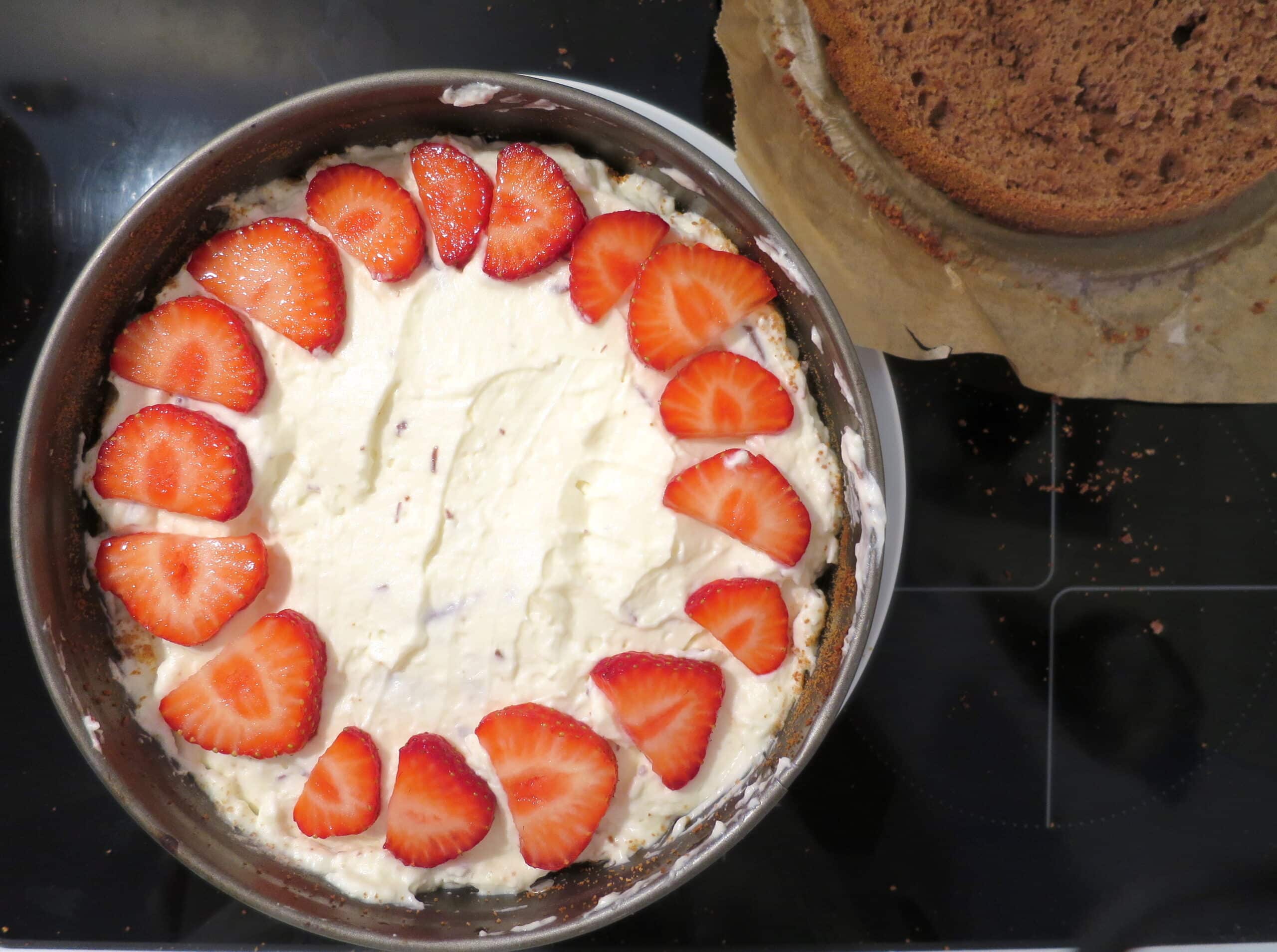 Erdbeer-Stracciatella Torte