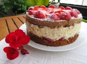Erdbeer-Stracciatella Torte für den Sommer