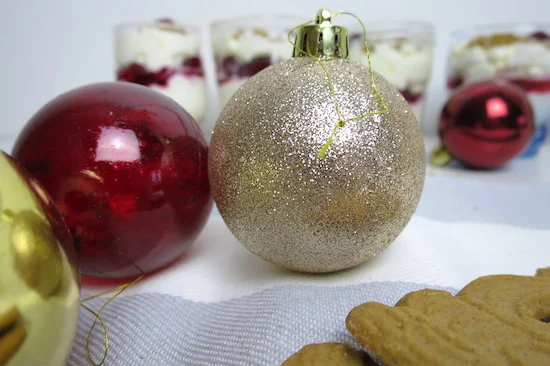 Weihnachtsdessert mit Spekulatius und Himbeeren 2