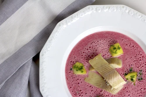 Rote-Bete Suppe mit karamellisiertem Apfel