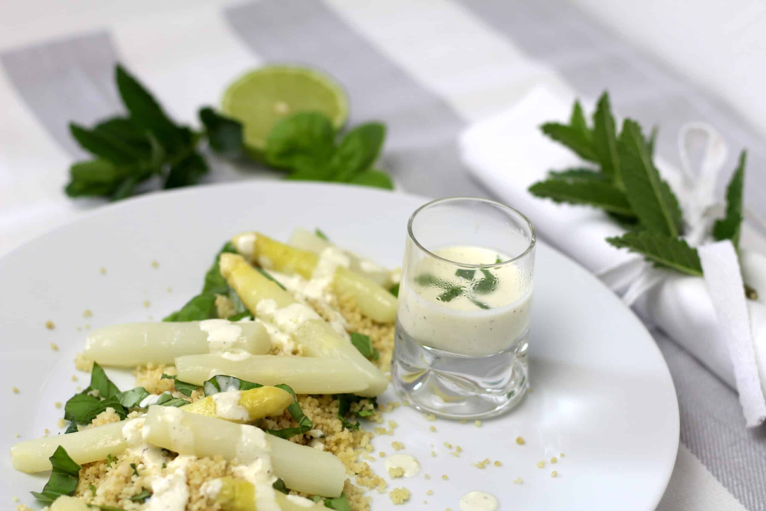 Honig-Spargel auf Kräuter-Couscous