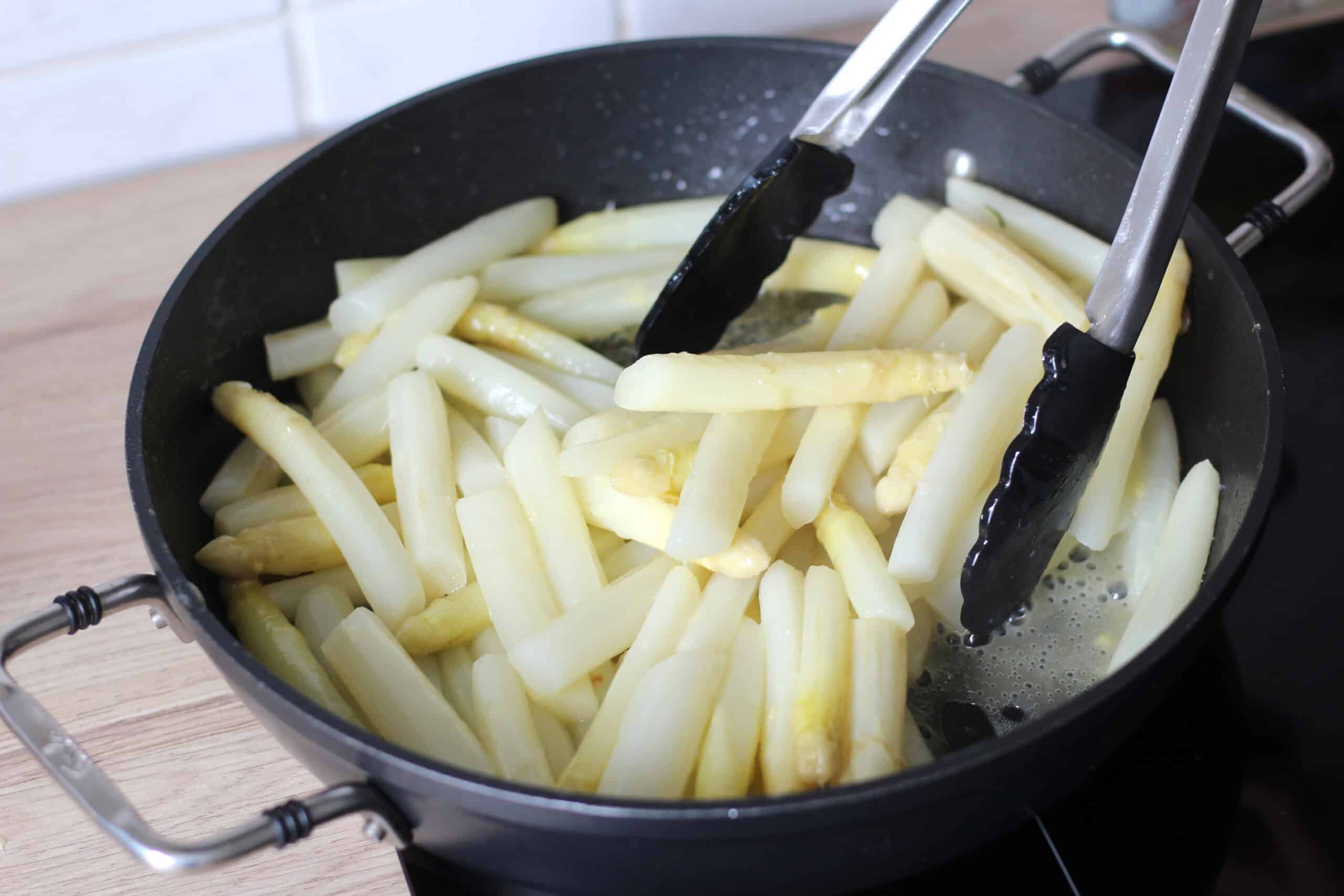 Honig-Spargel auf Kräuter-Couscous