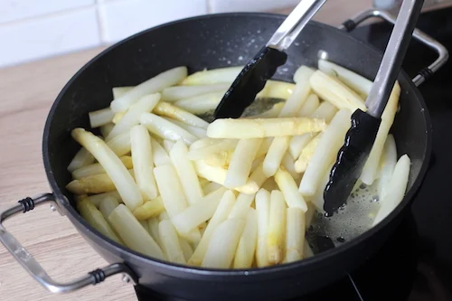 Honig-Spargel-auf-Kraeuter-Couscous_3k Honig-Spargel auf Kräuter-Couscous 3