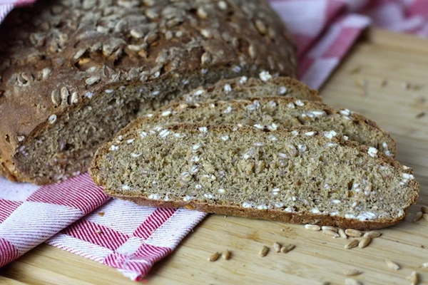 Dinkelsauerteigbrot